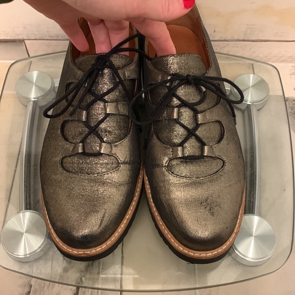 L’AmourDesPied metallic tone loafer style shoe - Picture 2 of 7